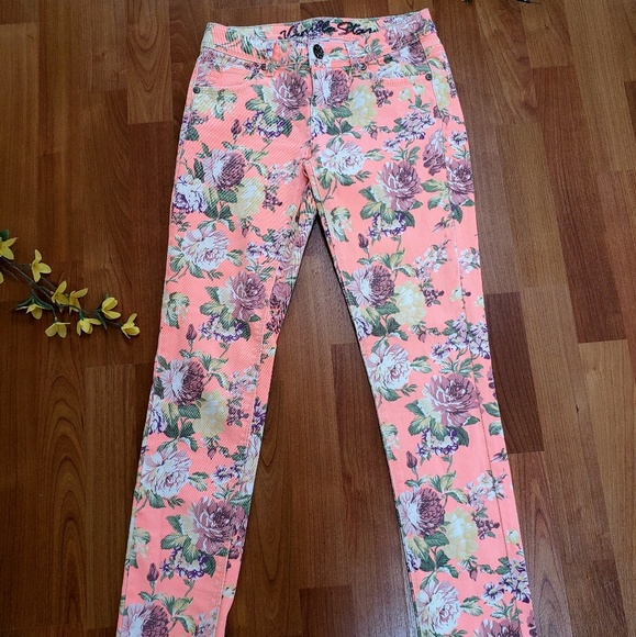 3/$30 Coral floral skinny jeans - Picture 3 of 4